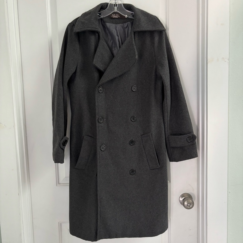 Gray Classic Wool Pea Coat with Structured Shoulders